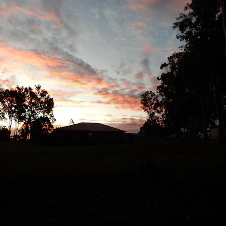 Отель Scenic Sunsets@Tamborine Экстерьер фото